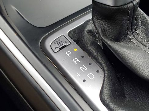 Used 2023 Kia Sorento LX image 17