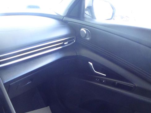 Used 2025 Hyundai Elantra SEL FWD image 23