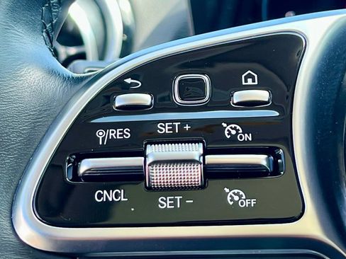 Certified 2021 Mercedes-Benz GLC 300 4MATIC image 33