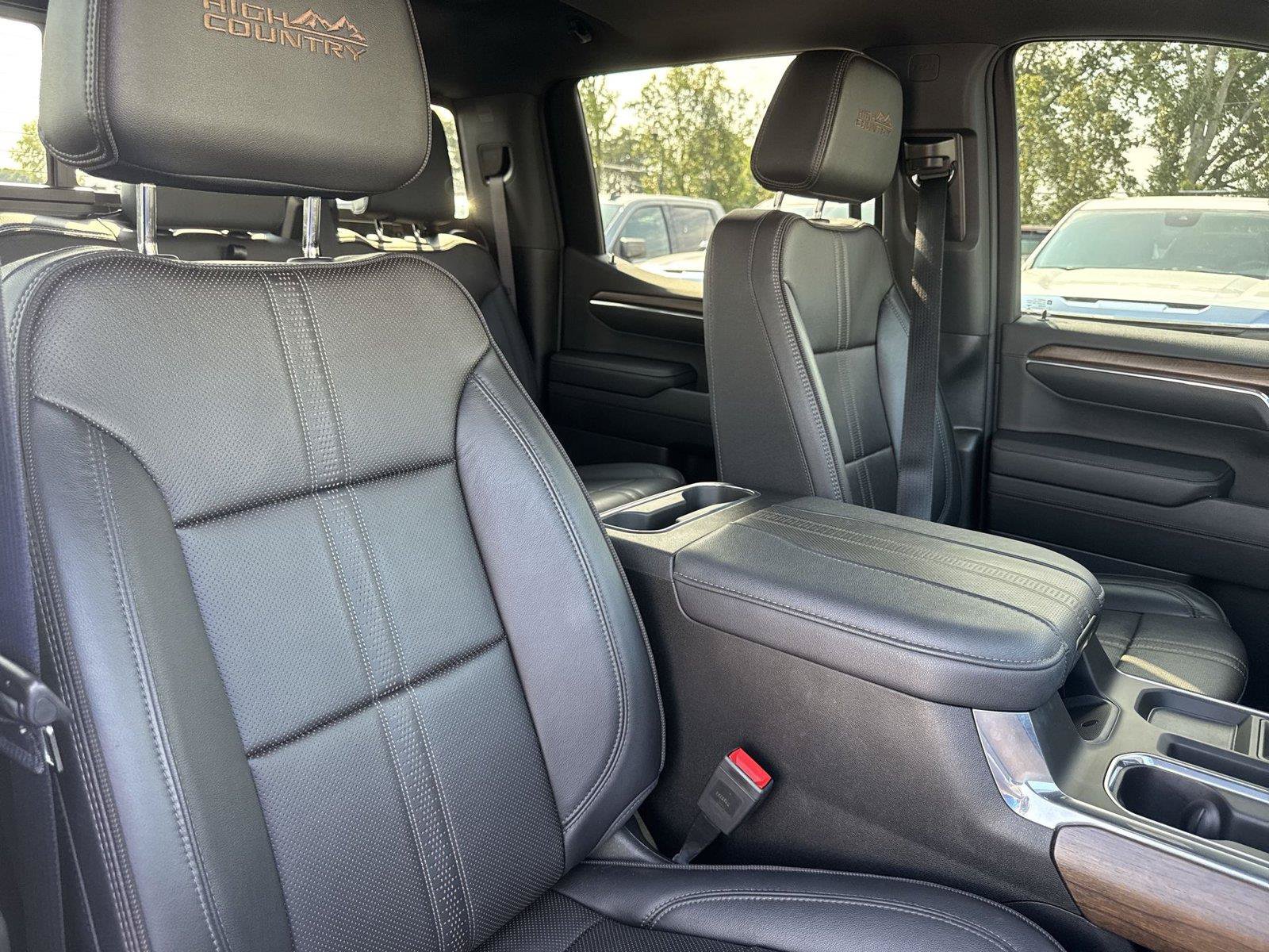 Used 2023 Chevrolet Silverado 1500 High Country w/ Technology Package AWD/4WD image 28