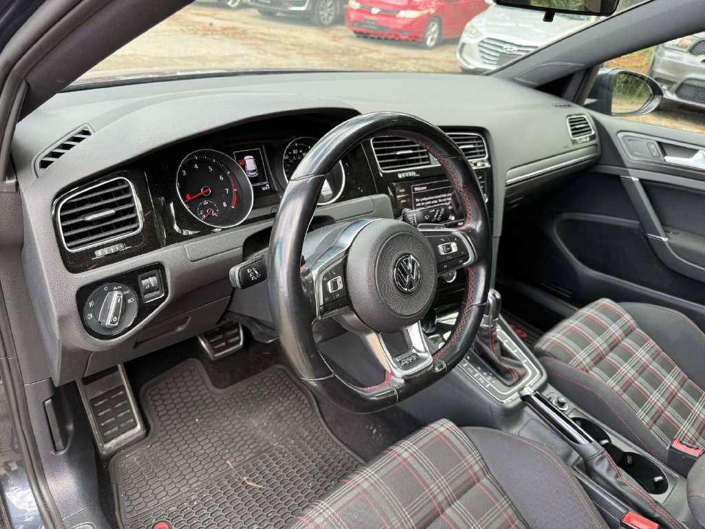 Used 2018 Volkswagen GTI SE FWD image 13