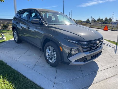 Used 2026 Hyundai Tucson SE FWD image 2