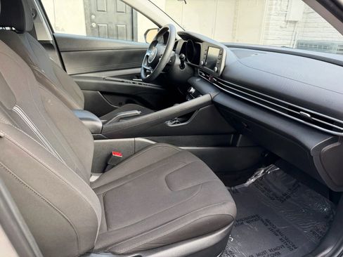 Used 2023 Hyundai Elantra SEL image 14