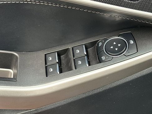 Used 2023 Ford Explorer XLT image 15