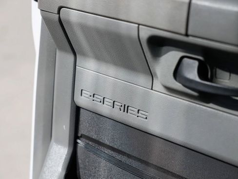 Used 2017 Ford E-350 and Econoline 350 Super Duty image 37