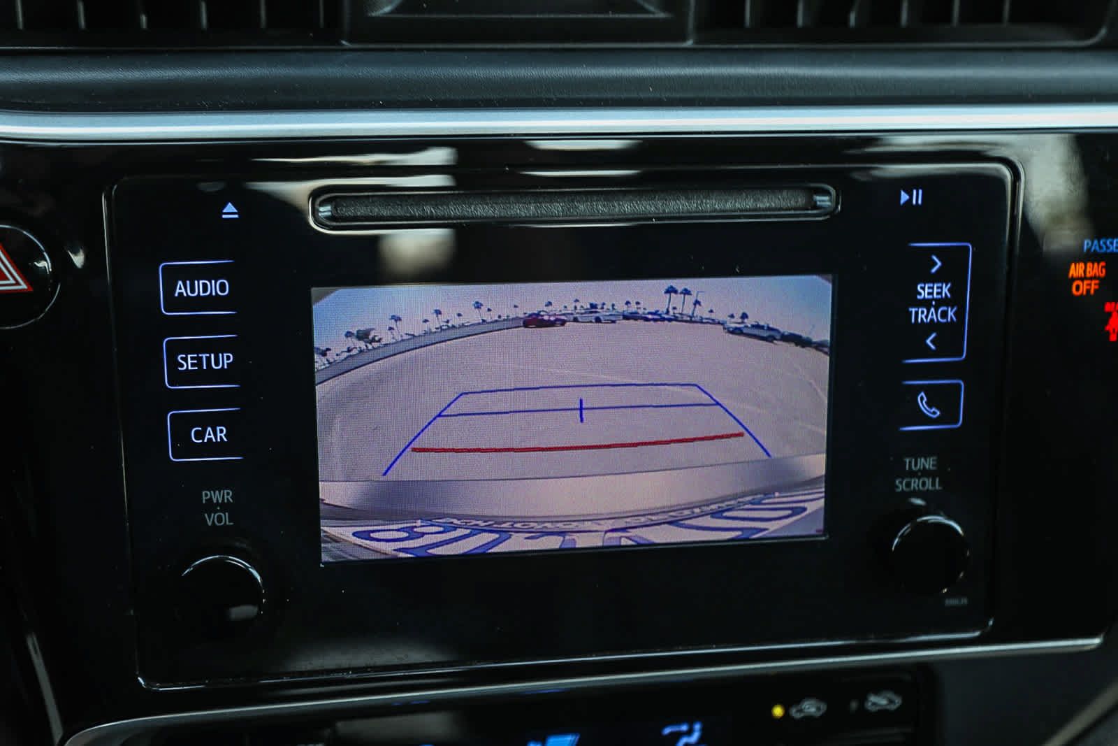 Used 2018 Toyota Corolla SE w/ Carpet Mat Package (TMS) FWD image 23
