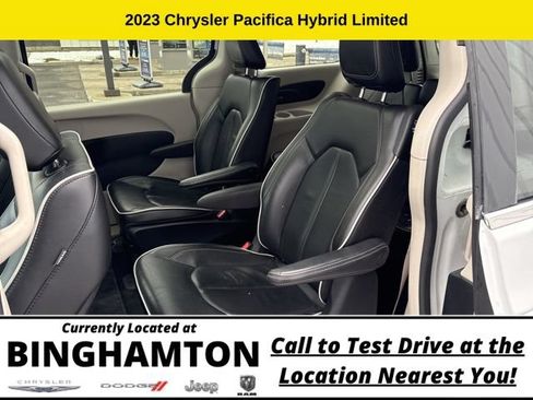 Used 2023 Chrysler Pacifica Limited FWD image 26