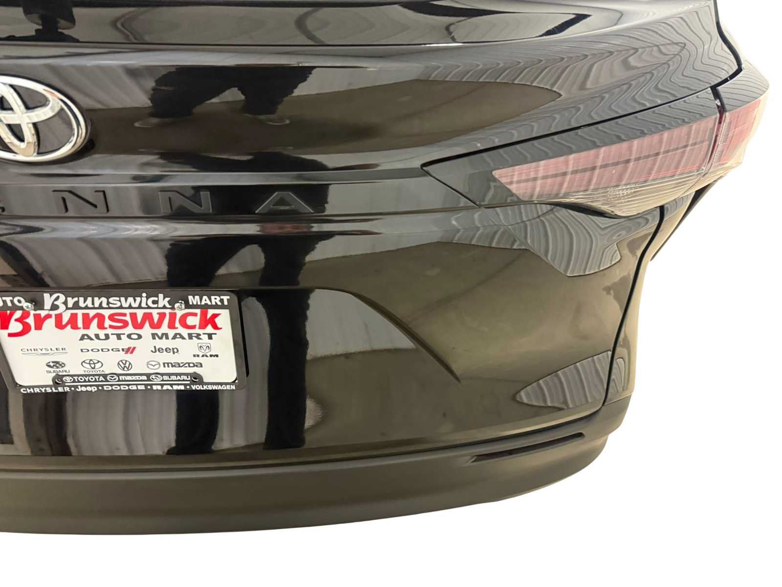 Used 2026 Toyota Sienna LE AWD/4WD image 18