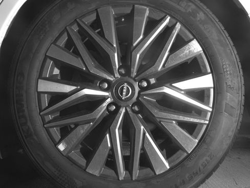 Used 2025 Nissan Altima 2.5 SV image 14