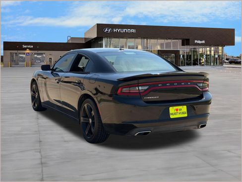Used 2017 Dodge Charger SE w/ Popular Equipment Group RWD image 3