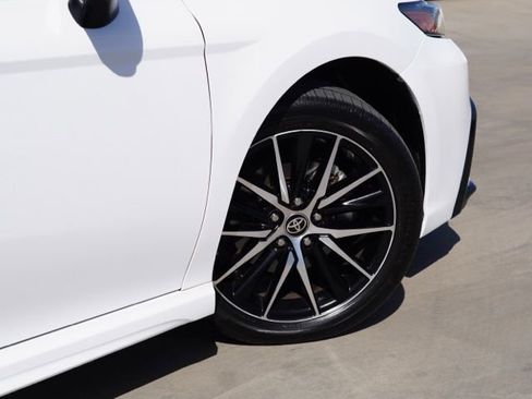 Used 2024 Toyota Camry SE image 8