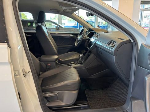 Used 2022 Volkswagen Tiguan SE AWD/4WD image 23