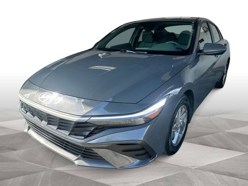 Used 2025 Hyundai Elantra SE FWD image 1