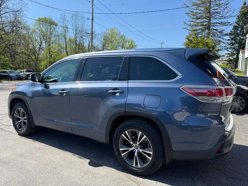 Used 2016 Toyota Highlander XLE AWD/4WD image 3