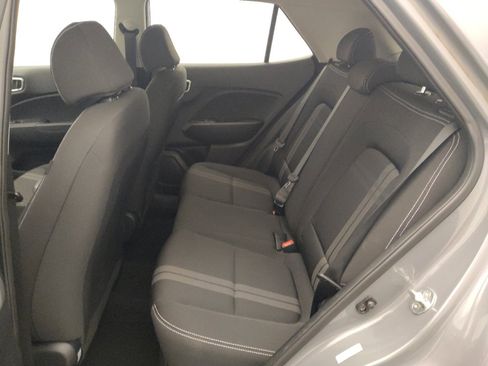 Used 2022 Hyundai Venue SEL FWD image 18