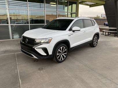 Used 2022 Volkswagen Taos SE w/ Panoramic Sunroof Package