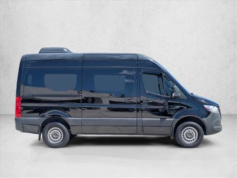 Used 2019 Mercedes-Benz Sprinter 2500 image 4