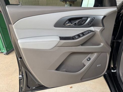 Used 2020 Chevrolet Traverse Premier FWD image 13