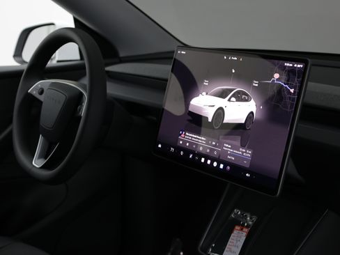 Used 2026 Tesla Model Y 2WD image 36
