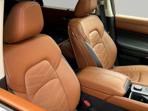 Used 2025 Nissan Pathfinder Platinum image 31