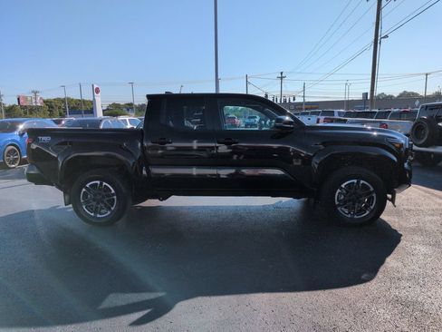 Used 2024 Toyota Tacoma TRD Sport w/ TRD Sport Premium Package AWD/4WD image 6