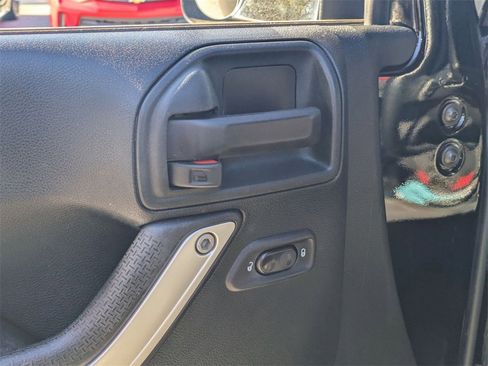 Used 2017 Jeep Wrangler Unlimited Sahara w/ Connectivity Group image 12