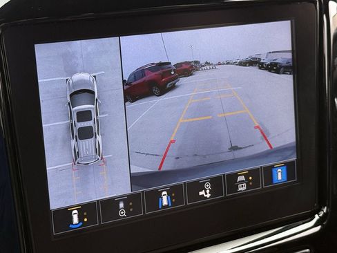 Used 2023 Chevrolet Traverse Premier w/ Redline Edition FWD image 17