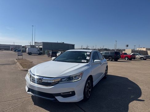 Used 2017 Honda Accord EX-L image 6