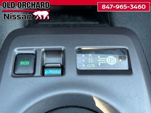 Used 2025 Nissan Leaf S image 17