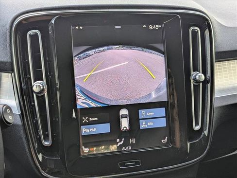 Used 2021 Volvo XC40 T5 Momentum image 13