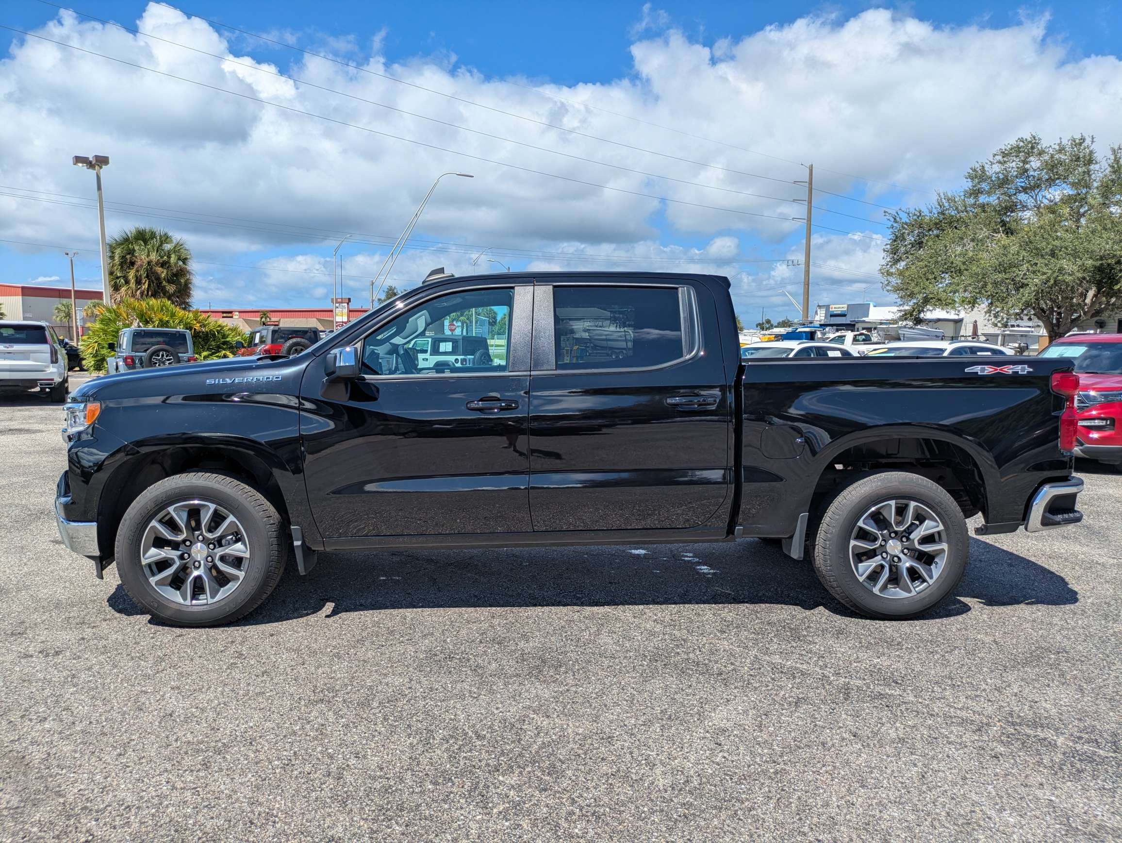 Used 2023 Chevrolet Silverado 1500 LT AWD/4WD image 7