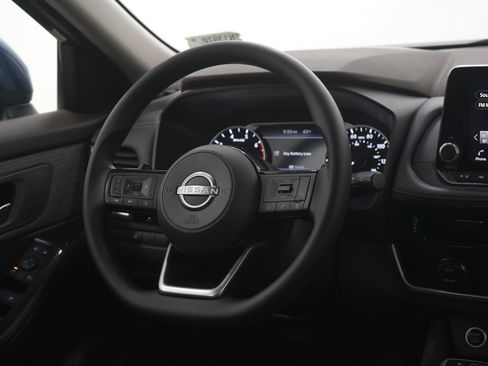 Used 2022 Nissan Rogue SV image 15