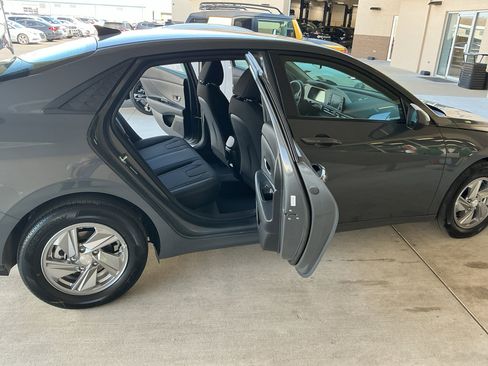 New 2026 Hyundai Elantra SE FWD image 15