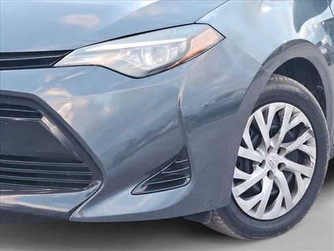 Used 2018 Toyota Corolla LE image 4