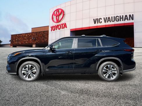 New 2026 Toyota Highlander XLE AWD/4WD image 2