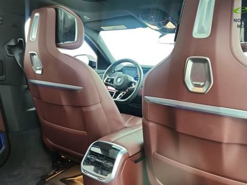 Used 2025 BMW i7 eDrive50 w/ M Sport Package RWD image 27