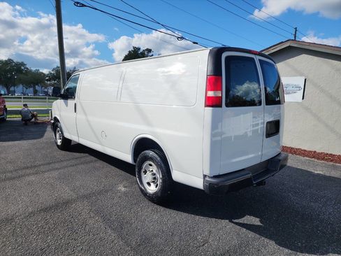 Used 2018 Chevrolet Express 2500 Extended image 4
