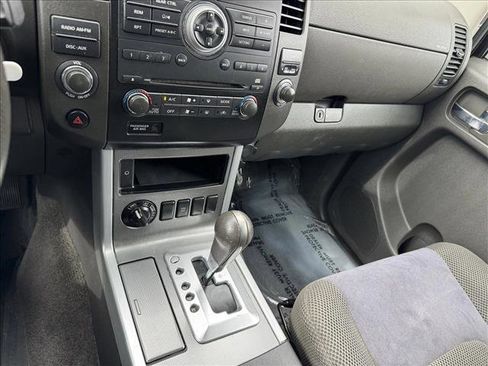 Used 2010 Nissan Pathfinder SE AWD/4WD image 16