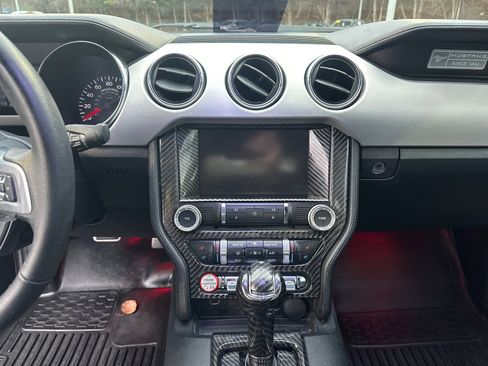 Used 2015 Ford Mustang Premium image 24