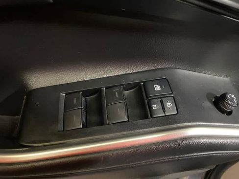 Used 2021 Toyota Highlander XLE AWD/4WD image 16