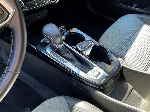 Used 2025 Chevrolet Trax LT w/ LT Convenience Package image 10