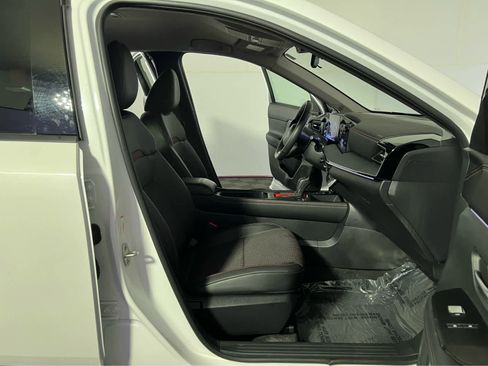 Certified 2025 Nissan Kicks SR FWD image 26