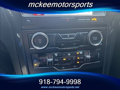 Used 2017 Ford Explorer XLT w/ Equipment Group 202A AWD/4WD image 15