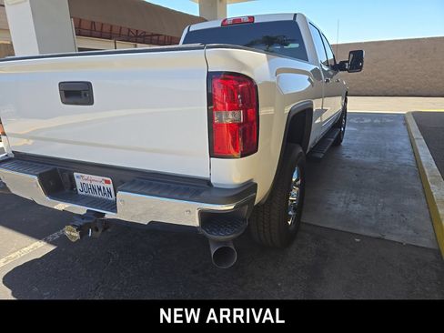 Used 2016 GMC Sierra 2500 SLT w/ Duramax Plus Package RWD image 4