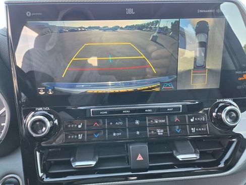 Used 2021 Toyota Highlander Platinum AWD/4WD image 14
