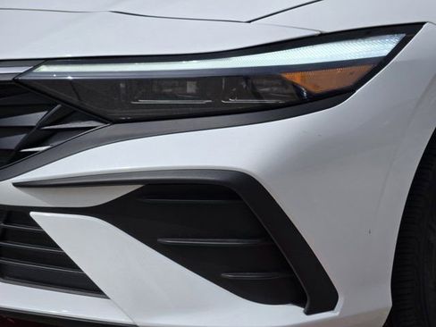 Certified 2025 Hyundai Elantra Sport FWD image 9