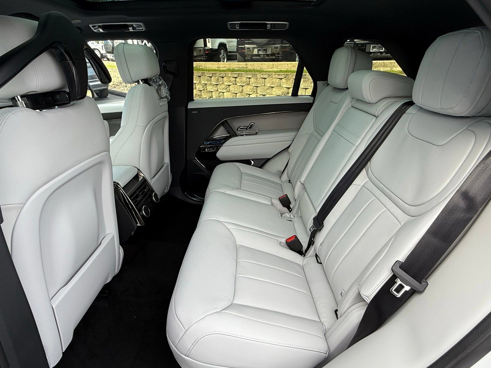 New 2026 Land Rover Range Rover Sport SE AWD/4WD image 16