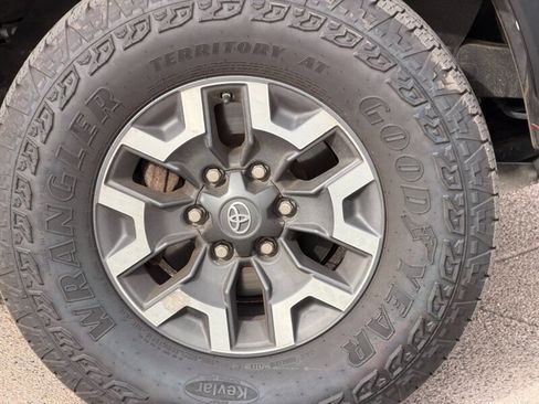 Used 2019 Toyota Tacoma TRD Off-Road image 33