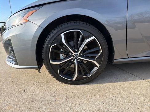 Used 2024 Nissan Altima 2.5 SR image 9