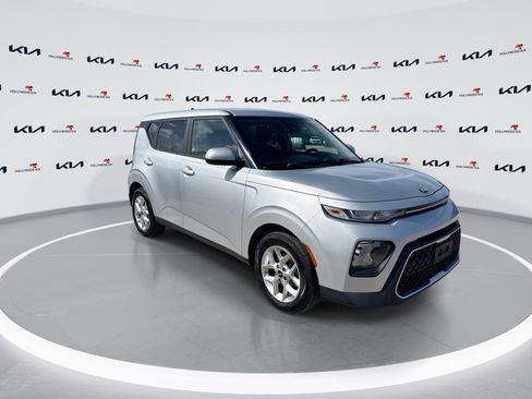 Used 2020 Kia Soul S FWD image 2